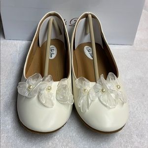 Kids Dream Ivory Flower Flats